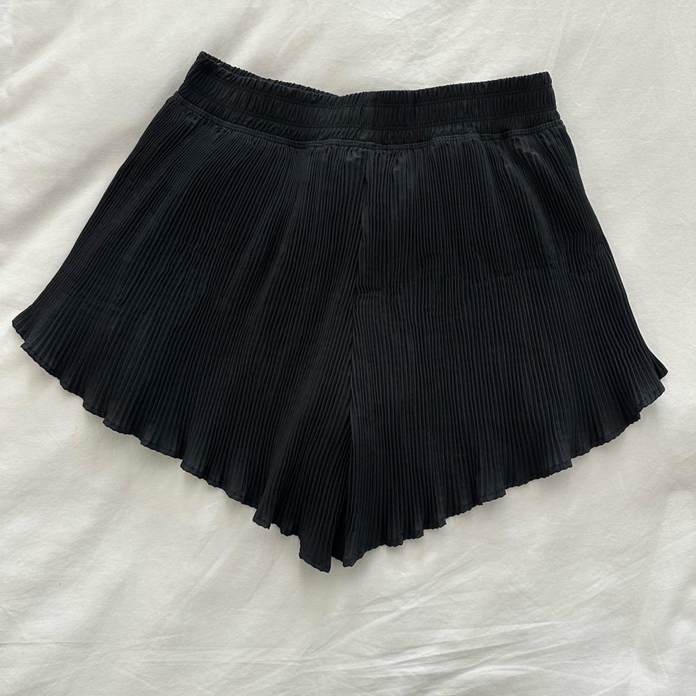 Marika Pleated running shorts - Picture 2 of 3